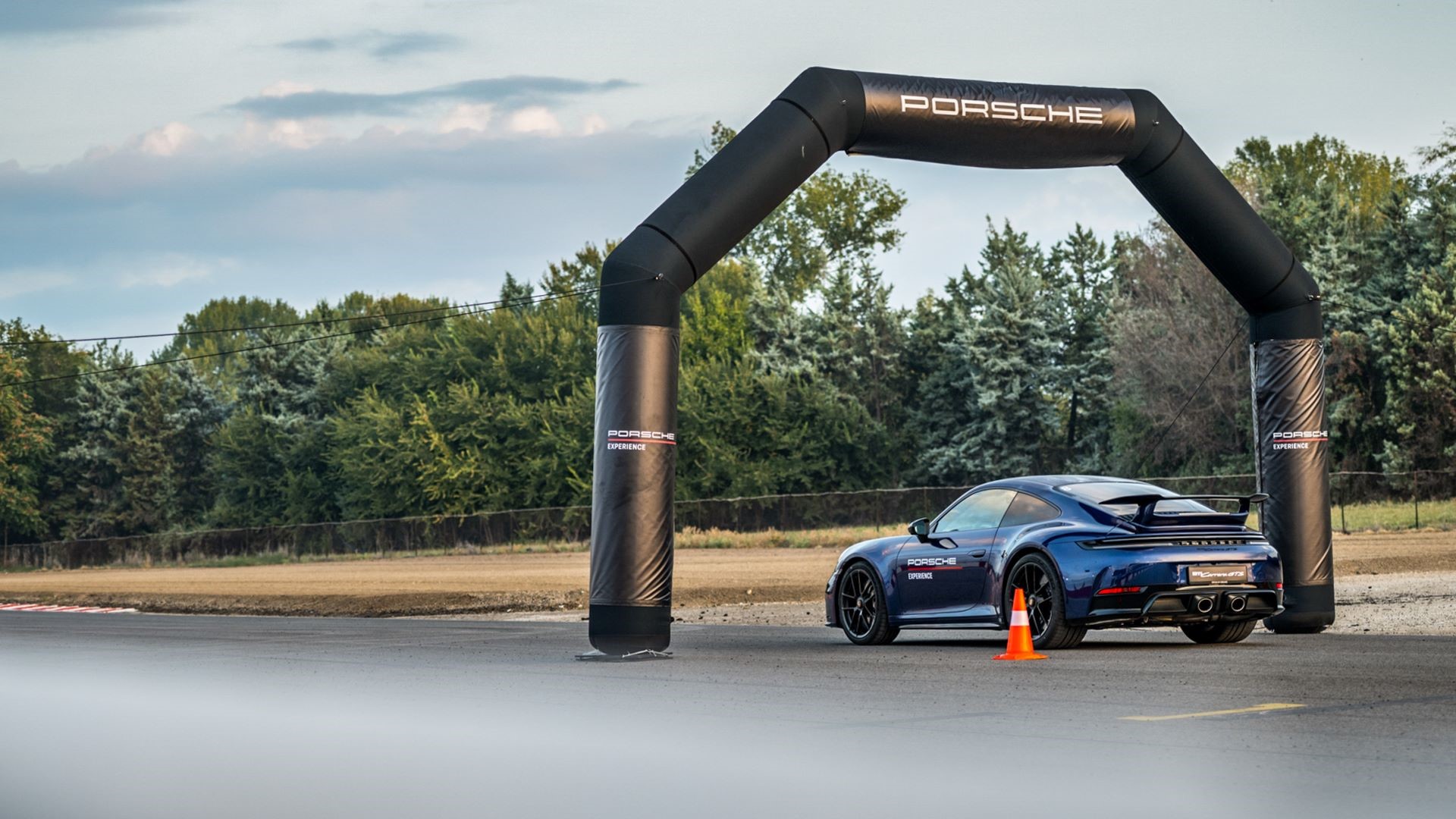 Στην πίστα των Σερρών με τη νέα Porsche 911 GT3