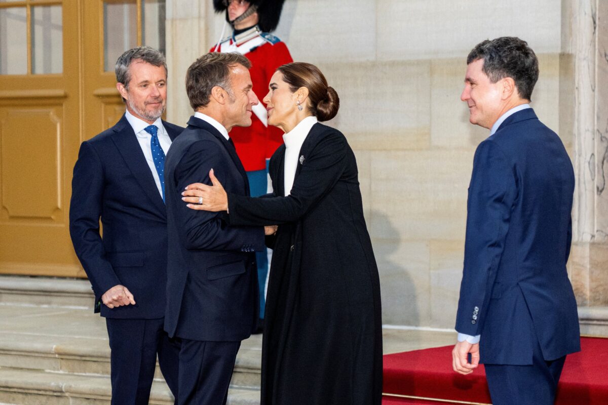 Queen Mary's kiss to Emmanuel Macron