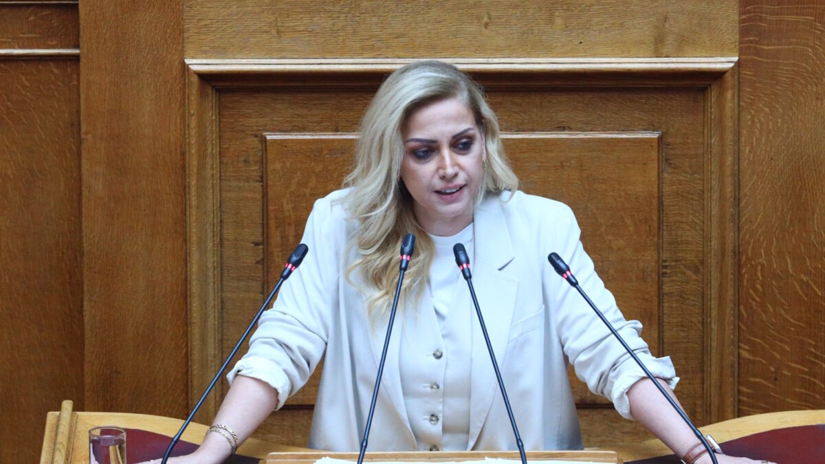 Η Ραλλία Χρηστίδου στο βήμα της Βουλής
