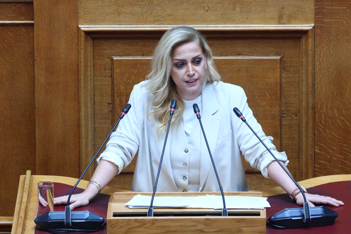 Η Ραλλία Χρηστίδου στο βήμα της Βουλής