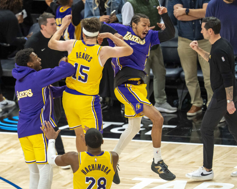 Αποτελέσματα NBA: Ο απίθανος Όστιν Ριβς ξέρανε τους Τίμπεργουλβς και χάρισε νέα μεγάλη νίκη στους Λέικερς