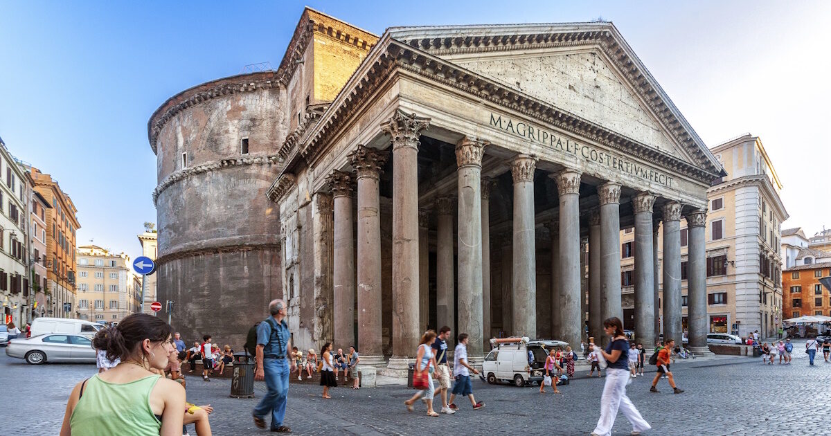 Tragedy in Rome: Japanese tourist dies after falling from the wall surrounding the Pantheon Tragedy in Rome: Japanese tourist dies after falling from the wall surrounding the Pantheon