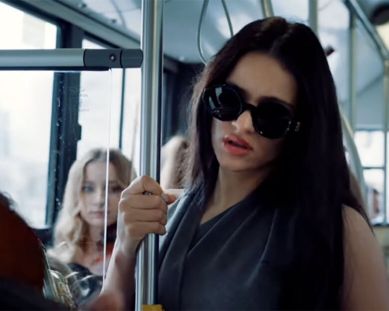 Η Rosalia επέστρεψε με το «Bergain» και μαζί με την Björk μας απογειώνουν