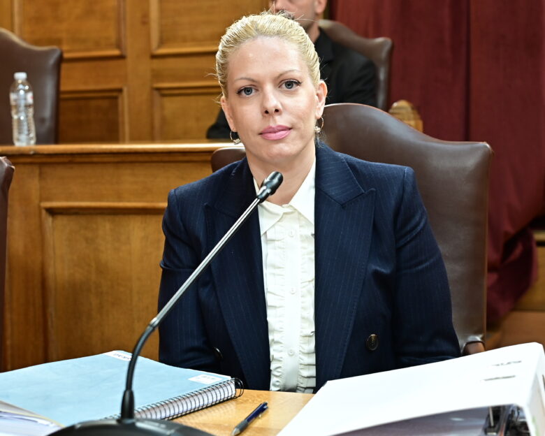 ΟΠΕΚΕΠΕ: «Δεν χωράγανε τα ζώα στις εκτάσεις», είπε στην Εξεταστική η διευθύνουσα σύμβουλος της “Neuropublic ΑΕ”, Ρόζα Γαργαλάκου