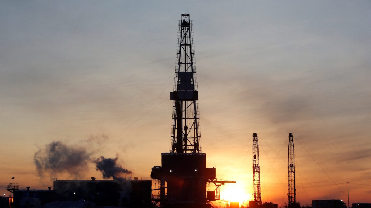 FILE PHOTO: A general view shows an drilling rig at the Lukoil company owned Imilorskoye oil field, as the sun rises, outside the West Siberian city of Kogalym, Russia, January 25, 2016. REUTERS
