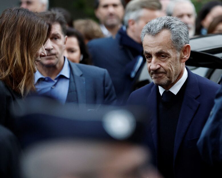 Το πρώτο 24ωρο του Νικολά Σαρκοζί στη φυλακή: Έκανε γυμναστική και άρχισε να γράφει το βιβλίο του – Δύο φύλακες ασφαλείας σε γειτονικό κελί για την προστασία του