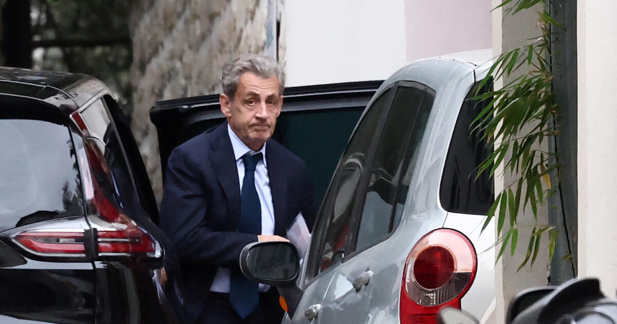 Nicolas Sarkozy at a Paris restaurant a day after his release – He dined with Carla Bruni