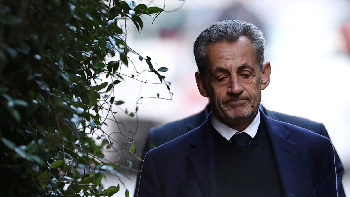 Ο Νικολά Σαρκοζί καθ' οδόν προς τη φυλακή