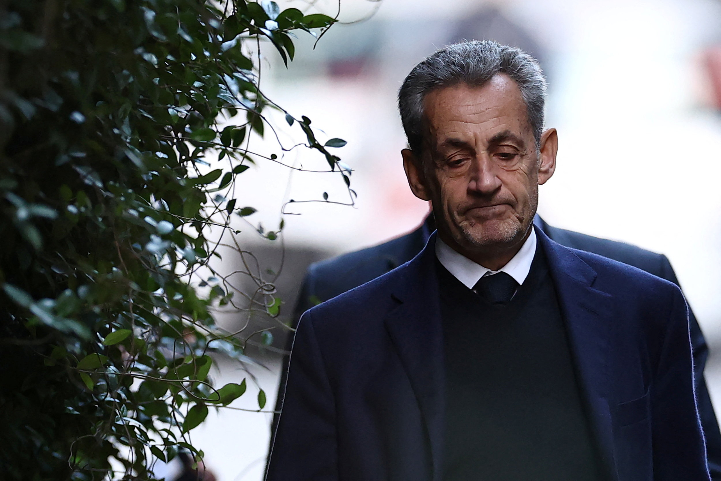 Ο Νικολά Σαρκοζί καθ' οδόν προς τη φυλακή