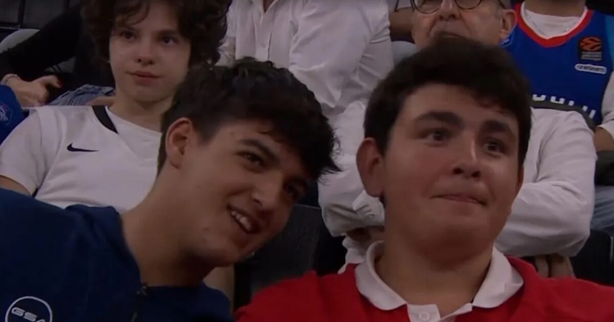 Efes – Fenerbahce: Sharp Ataman attended the derby wearing a Turkish national shirt Efes – Fenerbahce: Sharp Ataman attended the derby wearing a Turkish national shirt
