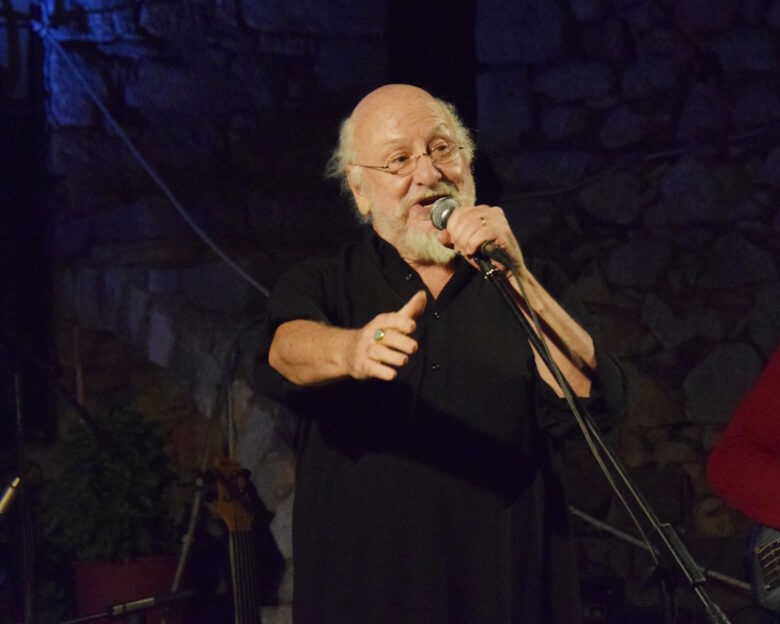 Διονύσης Σαββόπουλος: Η Ελλάδα αποχαιρετά τον Νιόνιο της – Σε λαϊκό προσκύνημα η σορός του