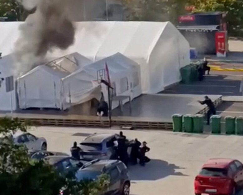 Σερβία: «Ήθελα να εξαφανίσω τον καταυλισμό υποστηρικτών του Βούτσιτς» λέει ο δράστης των πυροβολισμών – Ήταν υπάλληλος της κρατικής υπηρεσίας πληροφοριών