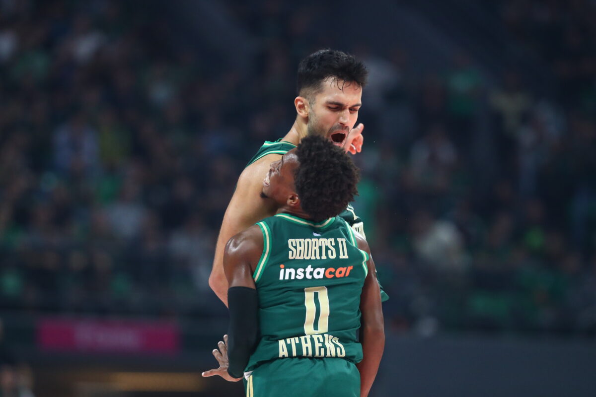 Ο Σορτς πανηγυρίζει με τον Γιούρτσεβεν (ΜΑΡΚΟΣ ΧΟΥΖΟΥΡΗΣ