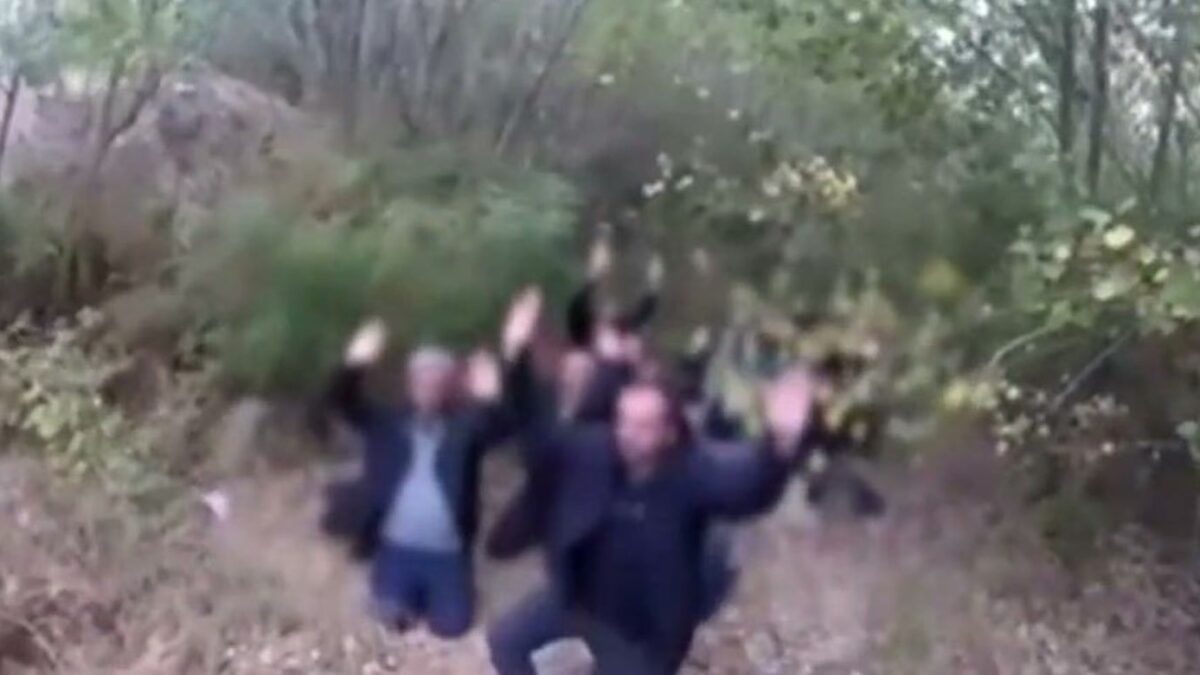 Η στιγμή της σύλληψης των 13 Τούρκων στον Έβρο με τα 147 όπλα – Βίντεο ντοκουμέντο