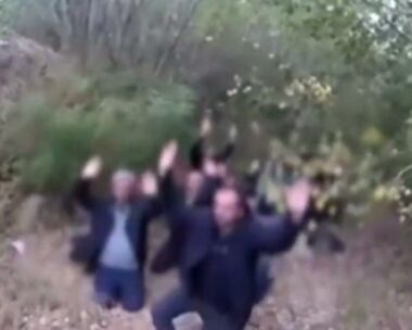 Η στιγμή της σύλληψης των 12 Τούρκων στον Έβρο με τα 147 όπλα