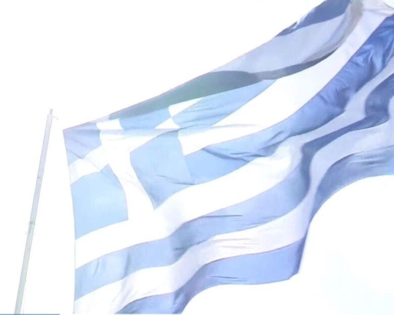 28η Οκτωβρίου: Υψώθηκε και φέτος η τεράστια ελληνική σημαία στο λιμάνι της Χίου