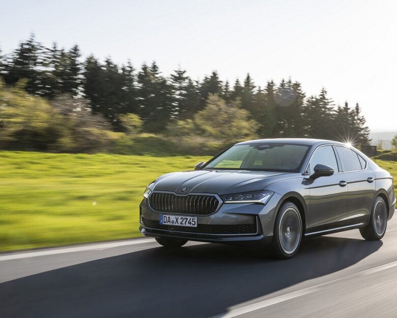 Skoda: Ρεκόρ Γκίνες για το Superb που έκανε 2.831 χλμ. με ένα γέμισμα