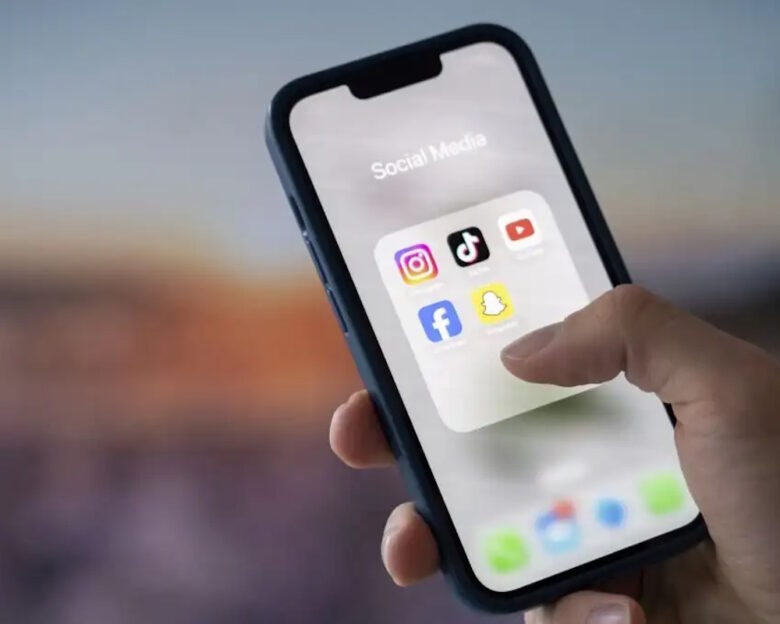 Snapchat, YouTube, App Store και Google Play στο στόχαστρο της Κομισιόν για την πρόσβαση ανηλίκων