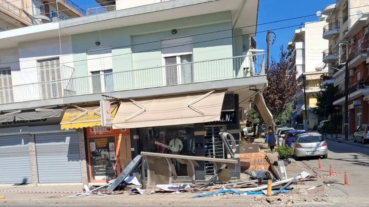 Διαλυμένη στάση λεωφορείου