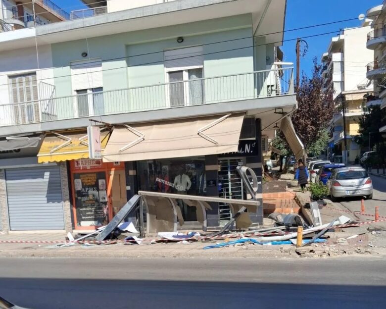 Εύοσμος: Νεαρή οδηγός πήρε «αμπάριζα» στάση λεωφορείου – «Δεν είχε συναίσθηση τι έκανε» λένε γείτονες