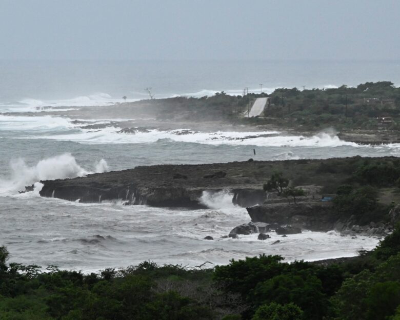 Τυφώνας Melissa: Αποκαρδιωτικές είναι οι εικόνες από το πέρασμά του στη Τζαμάικα – Χτυπά την Κούβα