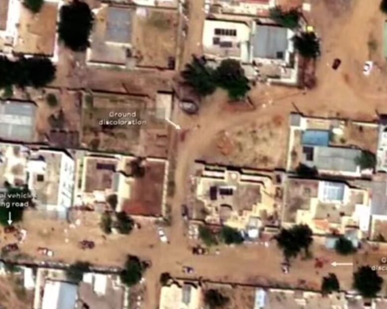 Σουδάν: Ορατή από δορυφόρο η σφαγή 2.000 ανθρώπων από παραστρατιωτικούς – Σωροί από πτώματα και λίμνη αίματος