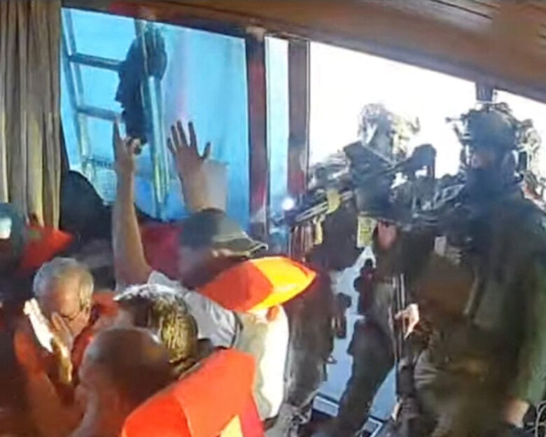 Global Sumud Flotilla: Πάνω από 400 ακτιβιστές συνελήφθησαν από το Ισραήλ – Ο Νετανιάχου συγχαίρει το ναυτικό