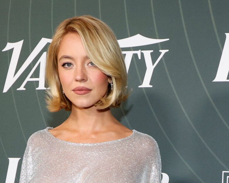 Η Σίντνεϊ Σουίνι χωρίς σουτιέν σε εκδήλωση στο Λος Άντζελες – Δείτε βίντεο και φωτογραφίες