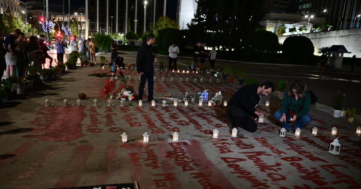 New gathering at the Syntagma for Tempi: Candles and flowers at the written memorials of the victims