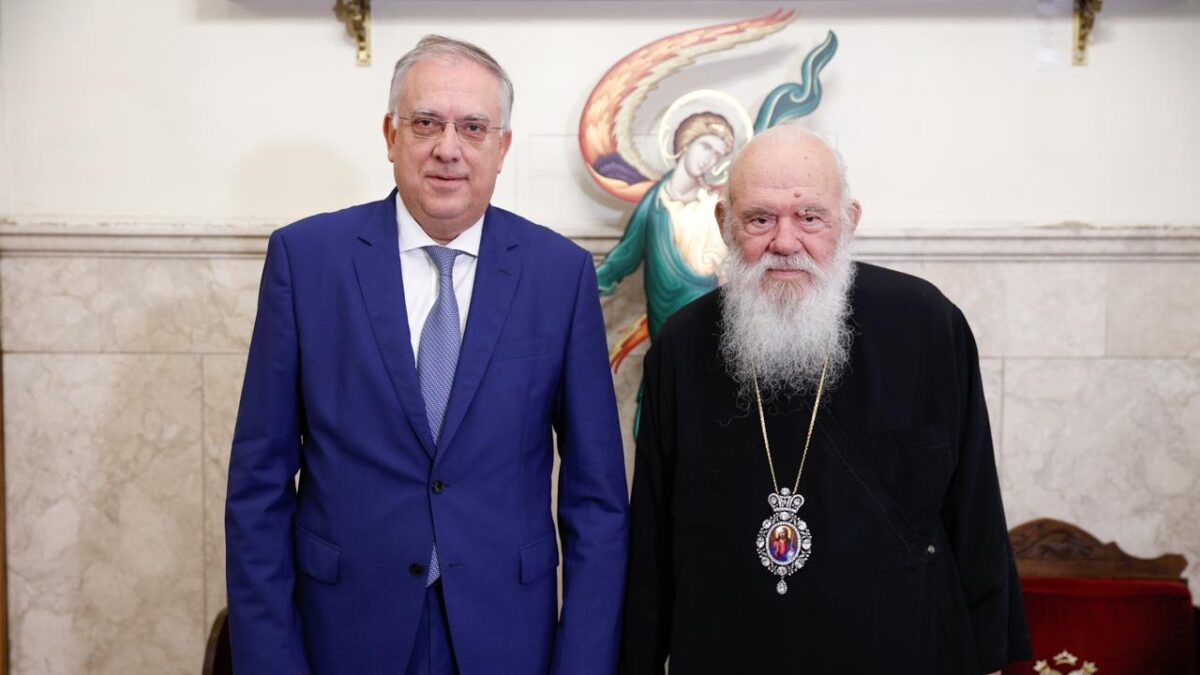 Ο Υπουργός Ανάπτυξης Τάκης Θεοδωρικάκος επισκέφτηκε τον Μακαριώτατο Αρχιεπίσκοπο Αθηνών και Πάσης Ελλάδος Ιερώνυμο