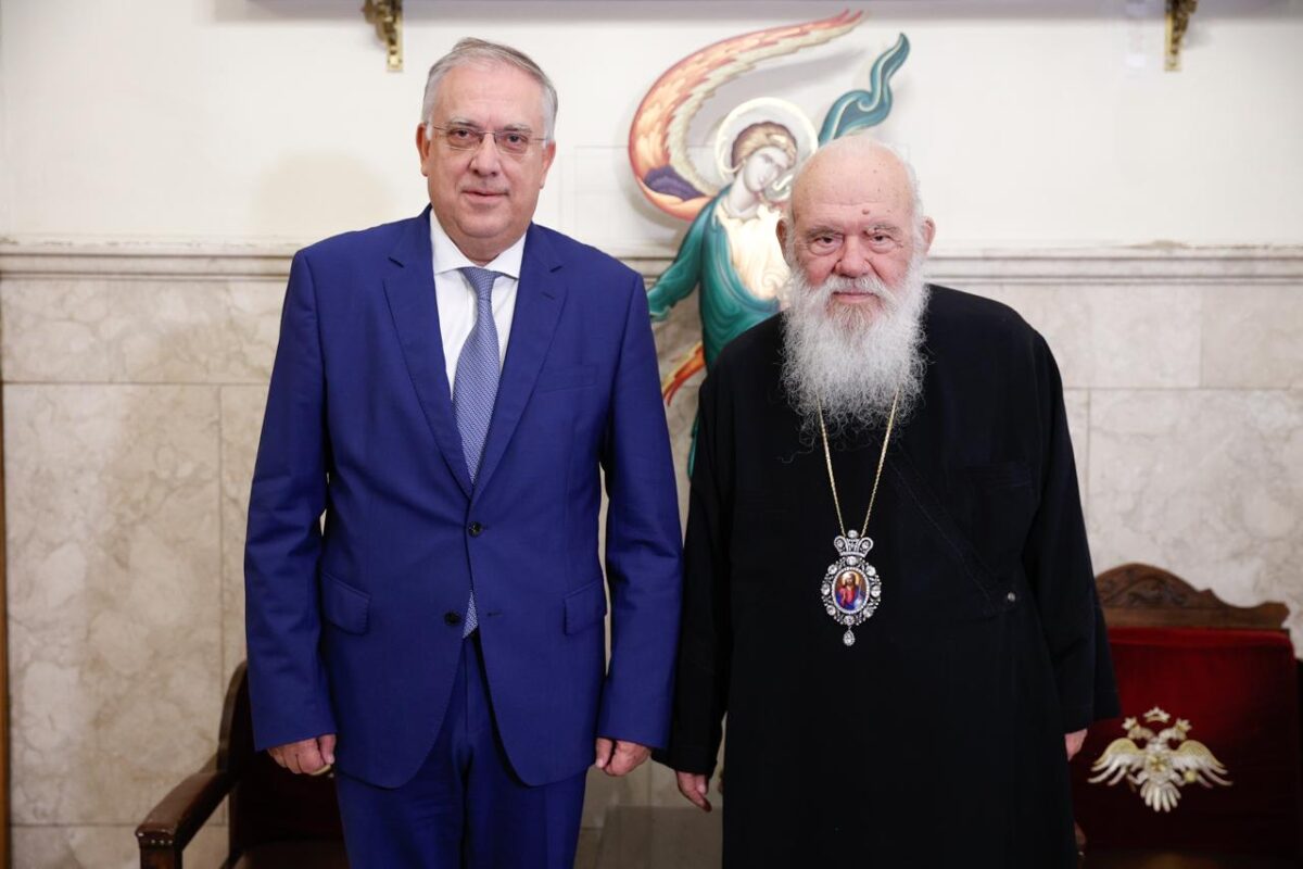 Ο Υπουργός Ανάπτυξης Τάκης Θεοδωρικάκος επισκέφτηκε τον Μακαριώτατο Αρχιεπίσκοπο Αθηνών και Πάσης Ελλάδος Ιερώνυμο