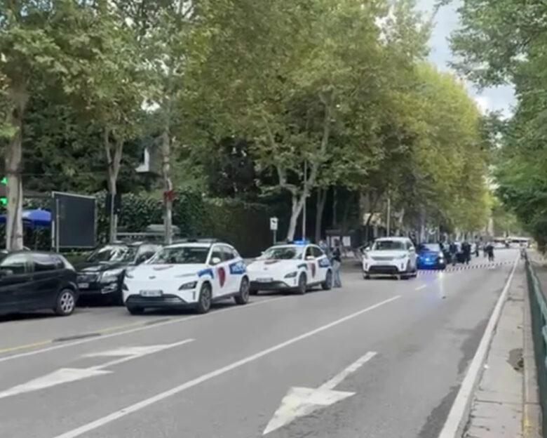 Αλβανία: Δικαστής δολοφονήθηκε μέσα σε δικαστήριο – Άνδρας που δικαζόταν άνοιξε πυρ και συνελήφθη
