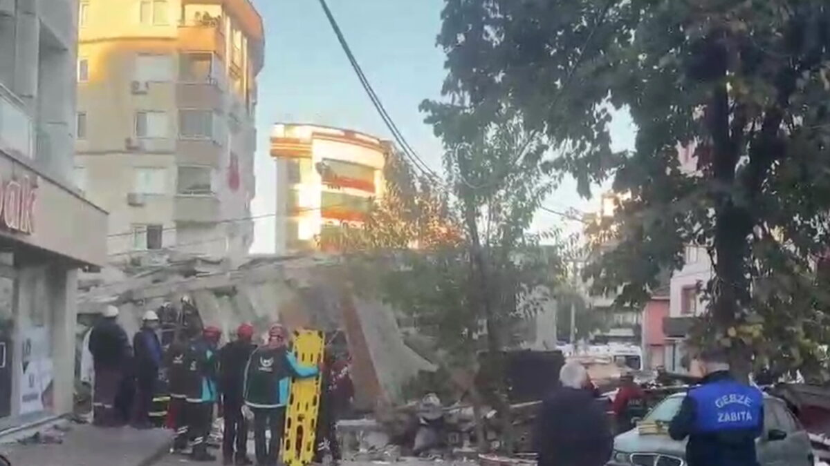 Κατάρρευση κτιρίου στην Τουρκία