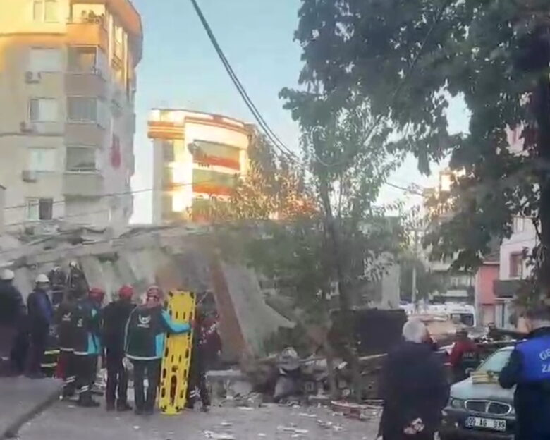 Τουρκία: Κατέρρευσε εξαώροφο κτίριο στην περιοχή Γκέμπζε του Κοτζαελί, φόβοι για πολλούς παγιδευμένους