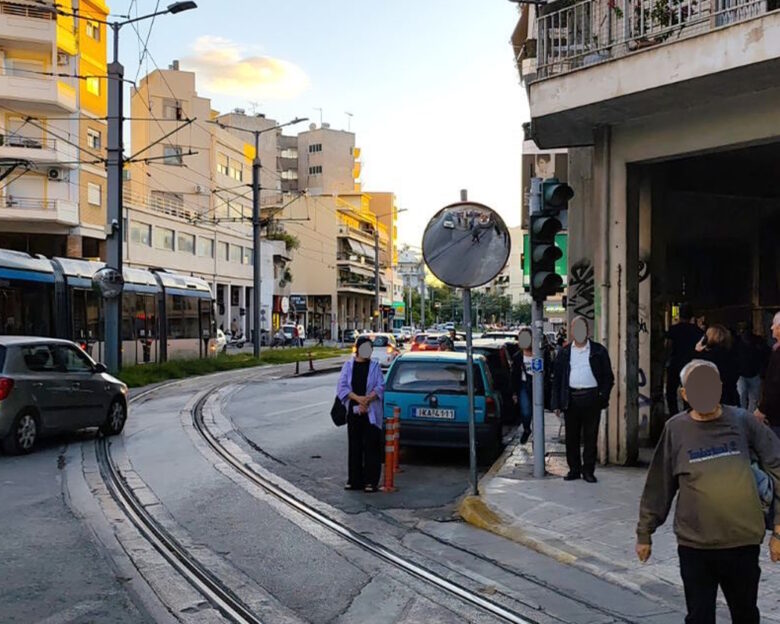 Ταλαιπωρία για τους επιβάτες του τραμ στη γραμμή Σύνταγμα – Πικροδάφνη: Έχουν χαλάσει τα φανάρια