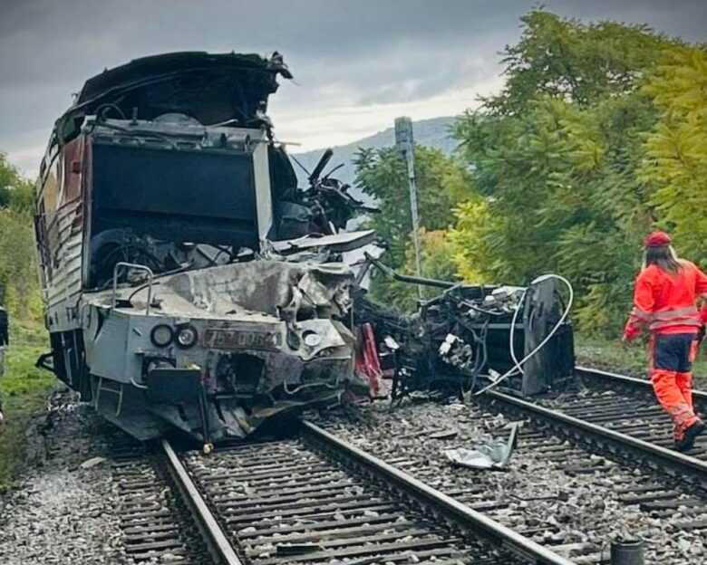 Μετωπική σύγκρουση τρένων στη Σλοβακία με 20 τραυματίες: Σοκαριστικές εικόνες από το σημείο του ατυχήματος