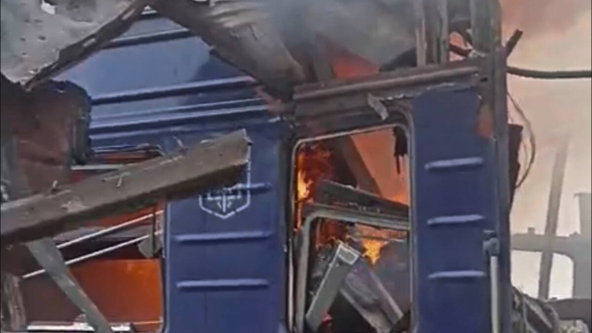 Ρώσοι χτύπησαν τρένο στην Ουκρανία