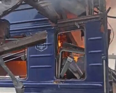 Ρώσοι χτύπησαν τρένο στην Ουκρανία