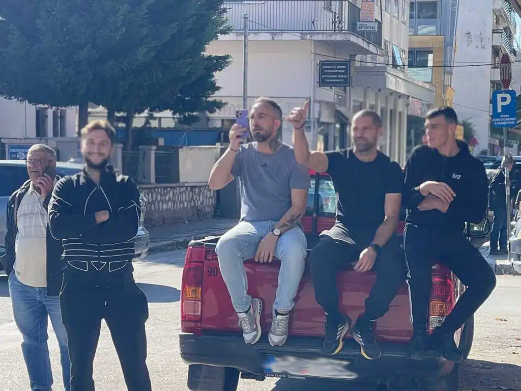 Συμπλοκή έξω από τα δικαστήρια Τρικάλων