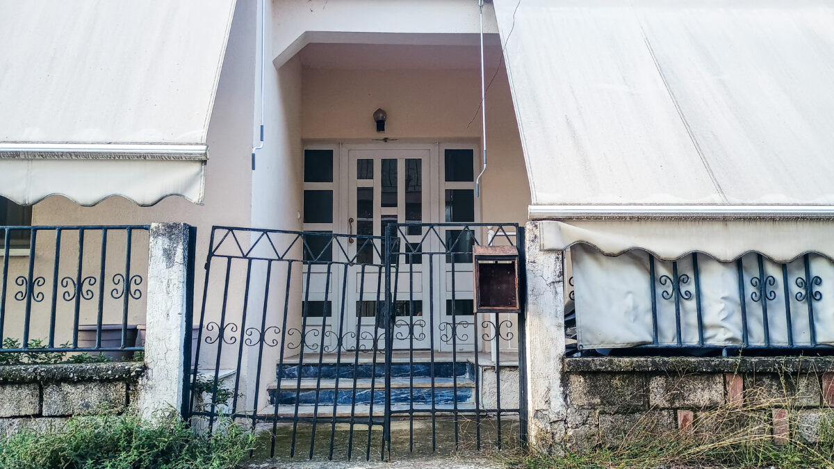 Το σπίτι που έγινε η δολοφονία στα Τρίκαλα
