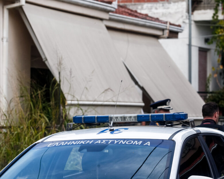 Τρίκαλα: Ο 18χρονος έσφιγγε με πετσέτα τον λαιμό της μητέρας του μέχρι να ξεψυχήσει