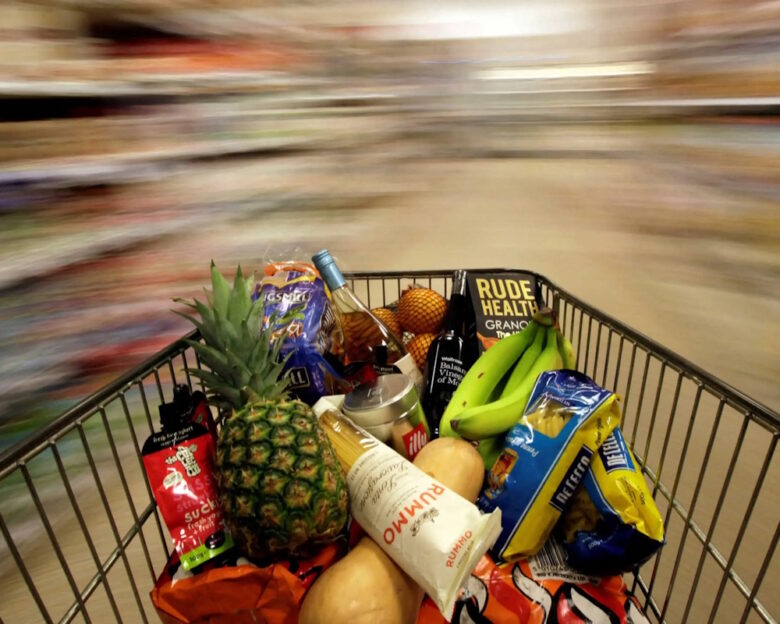 «Φουντώνει» και πάλι η ακρίβεια στα τρόφιμα – Ποια προϊόντα «σέρνουν τον χορό» των ανατιμήσεων