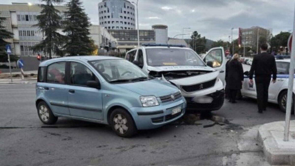 Τροχαίο στη Θεσσαλονίκη: Αυτοκίνητο συγκρούστηκε με ιδιωτικό ασθενοφόρο