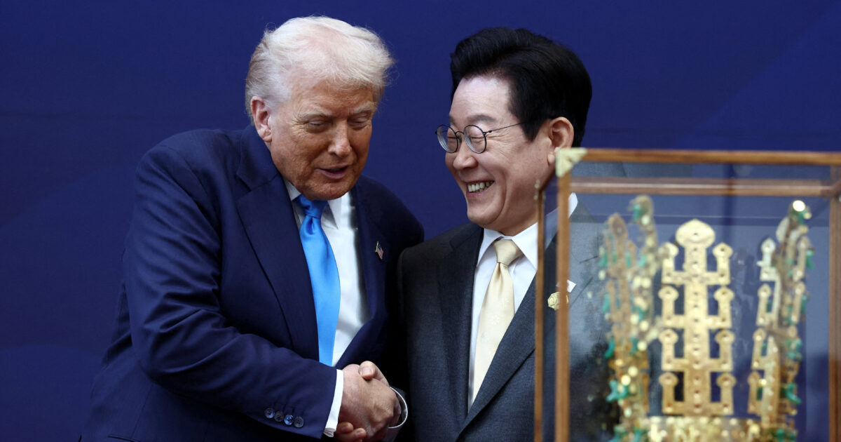 Donald Trump Finally Got A Golden Crown – South Korea Honors ‘Peacemaker’ President Donald Trump Finally Got A Golden Crown – South Korea Honors ‘Peacemaker’ President