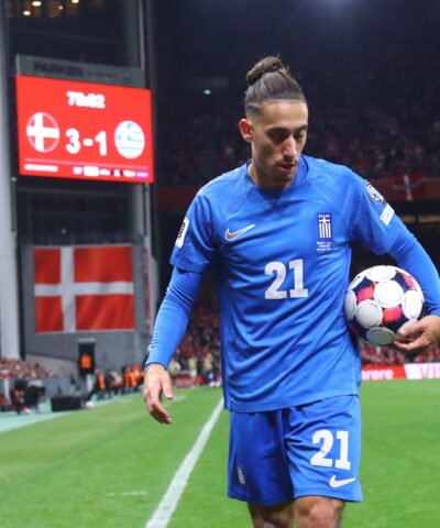 Ο Τσιμίκας με τη φανέλα της Εθνικής ποδοσφαίρου (ΜΑΡΚΟΣ ΧΟΥΖΟΥΡΗΣ