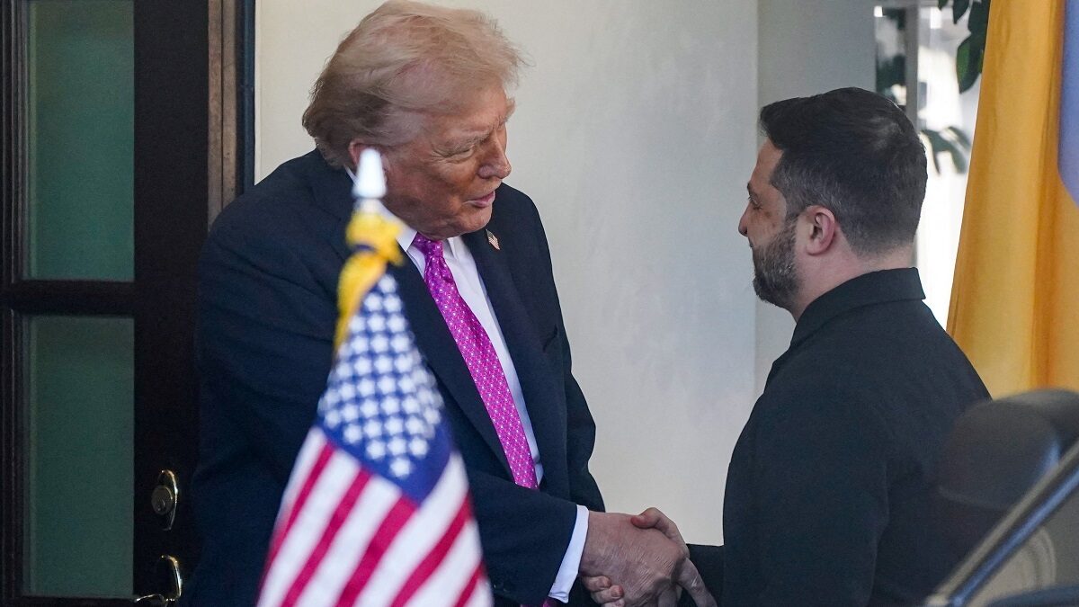 U.S. President Donald Trump welcomes Ukraine's President Volodymyr Zelenskiy at the White House in Washington, D.C., U.S., October 17, 2025. REUTERS