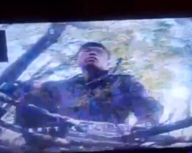 Ένας βορειοκορεάτης στρατιώτης σε βίντεο που δημοσίευσε ο ουκρανικός στρατός