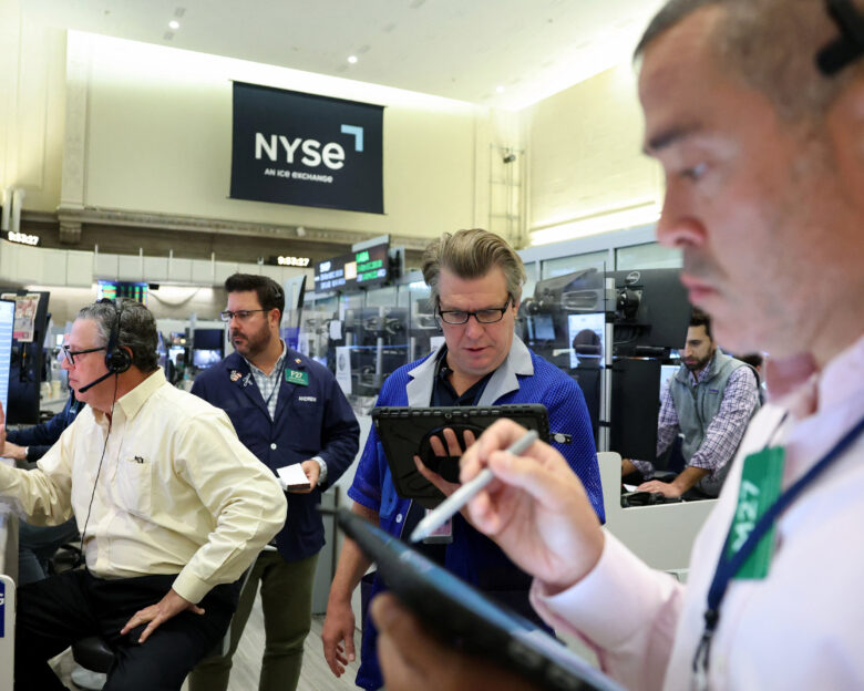 Wall Street: Σε νέα ρεκόρ S&P 500 και Nasdaq