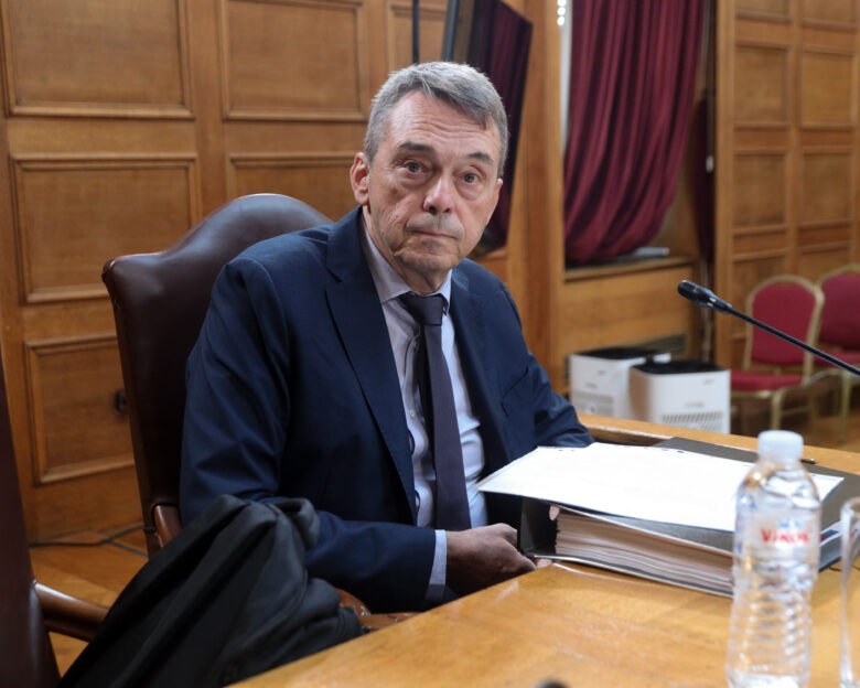 Με υπόμνημα 700 σελίδων εμφανίστηκε στην Εξεταστική ο πρώην πρόεδρος του ΟΠΕΚΕΠΕ, Γρηγόρης Βάρρας