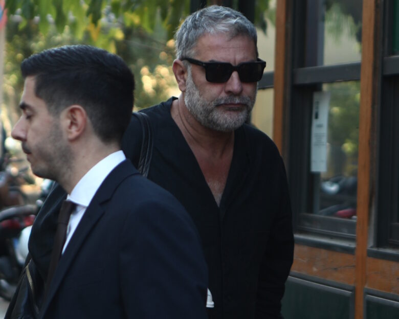 Βασίλης Μπισμπίκης: Συνεχίζεται η δίκη του ηθοποιού, δεν πήρε αναβολή